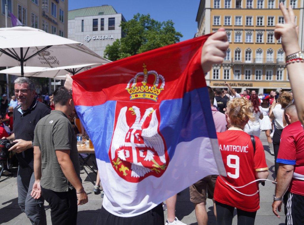 Navijači Srbije i Danske na "Marijenplacu", sprema se spektakl u Minhenu