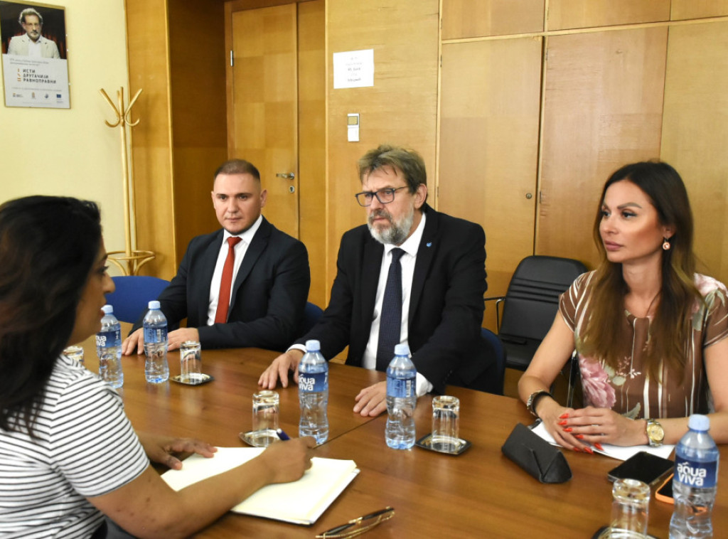 Tomislav Žigmanov razgovarao sa umetnicima i predstavnicima Roma o položaju te manjinske grupe
