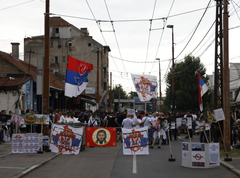 Demonstranti i dalje ispred Dorćol placa uprkos odluci MUP-a o prekidu "Mirdite"