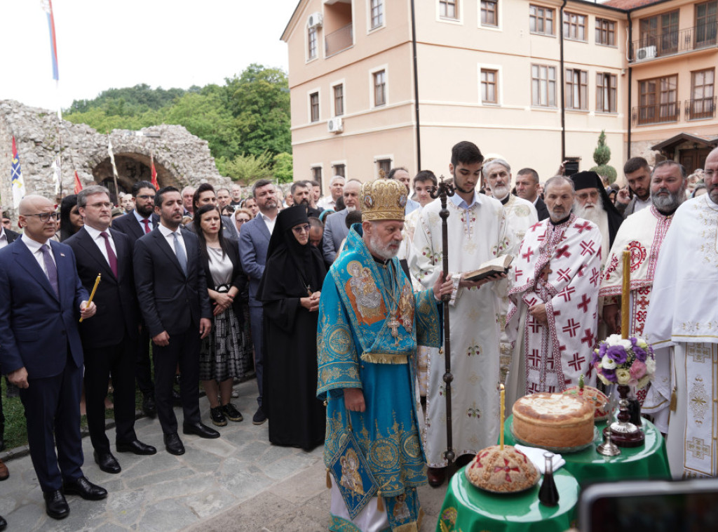 Premijer Vučević na parastosu Svetom knezu Lazaru i Kosovskim junacima u Ravanici