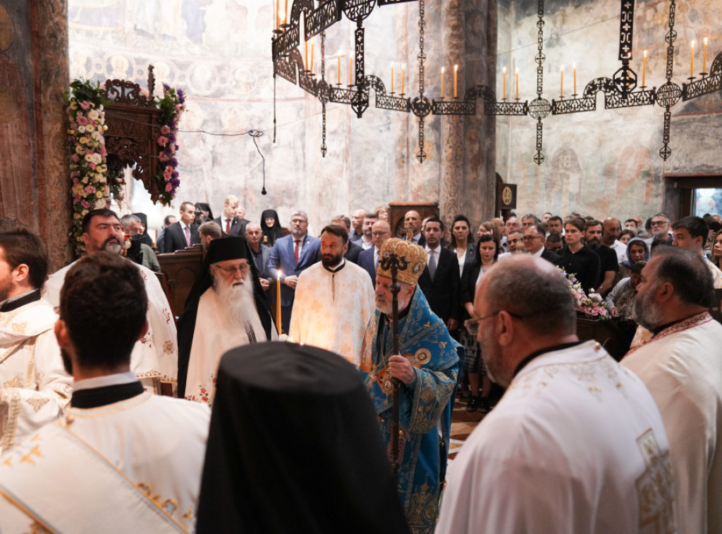 Premijer Vučević prisustvuje vidovdanskoj liturgiji u Ravanici