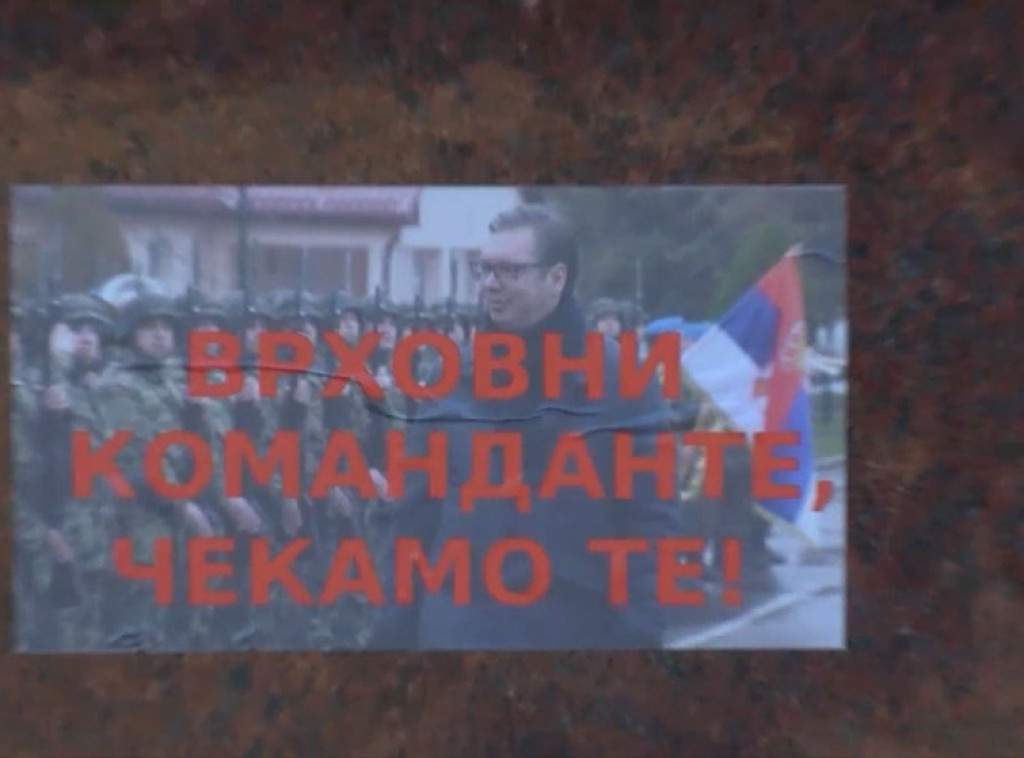 Sever Kosova i Metohije osvanuo oblepljen plakatima sa slikom Vučića: Vrhovni komandante, čekamo te
