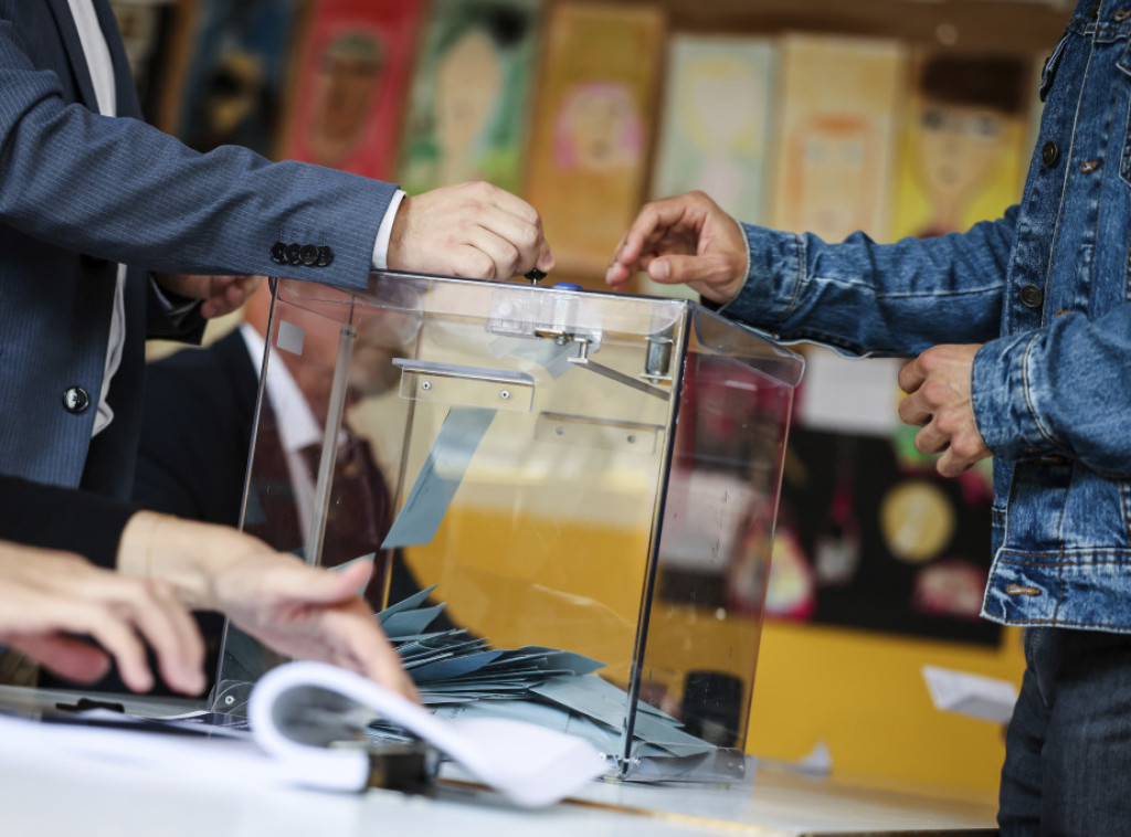 Visok odziv na izborima u Francuskoj-do podneva glasalo 25.9 odsto birača