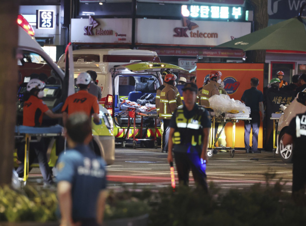 Seul: Najmanje šest ljudi je poginulo, a osam osoba je povređeno kada je automobil uleteo među pešake