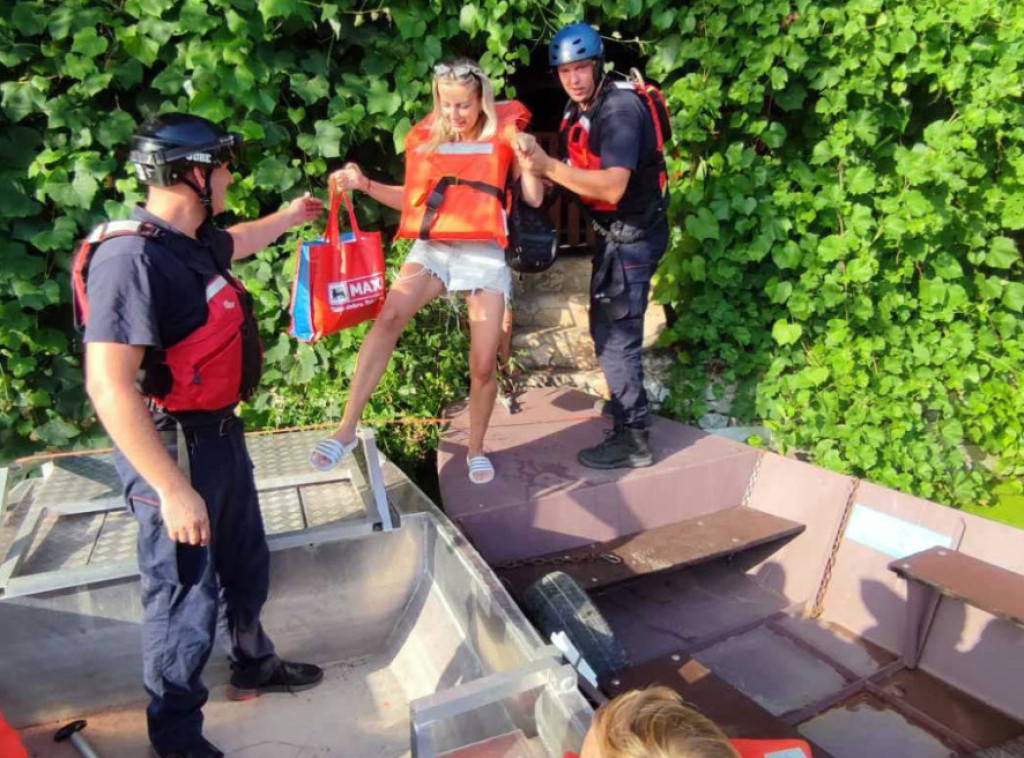 Dačić: Spaseno sedam osoba iz čamca na jezeru Međuvršje kod Čačka