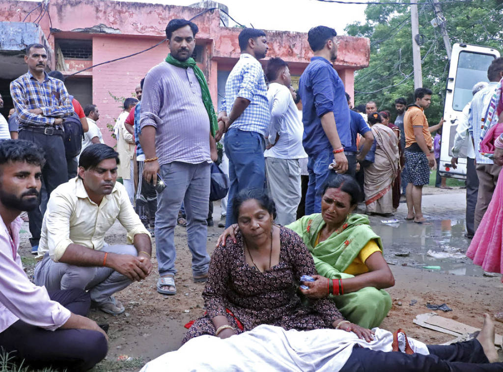 Indija: U stampedu na verskom okupljanju u Katrasu poginulo najmanje 107 ljudi