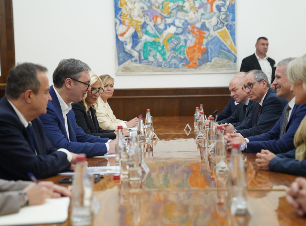 Vucic meets with Switzerland's Jans