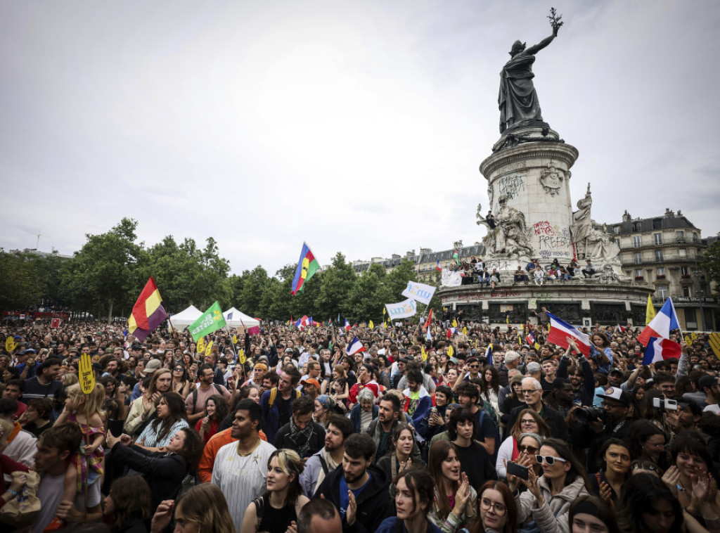 Nekoliko hiljada ljudi protestovalo u Parizu protiv krajnje desnice