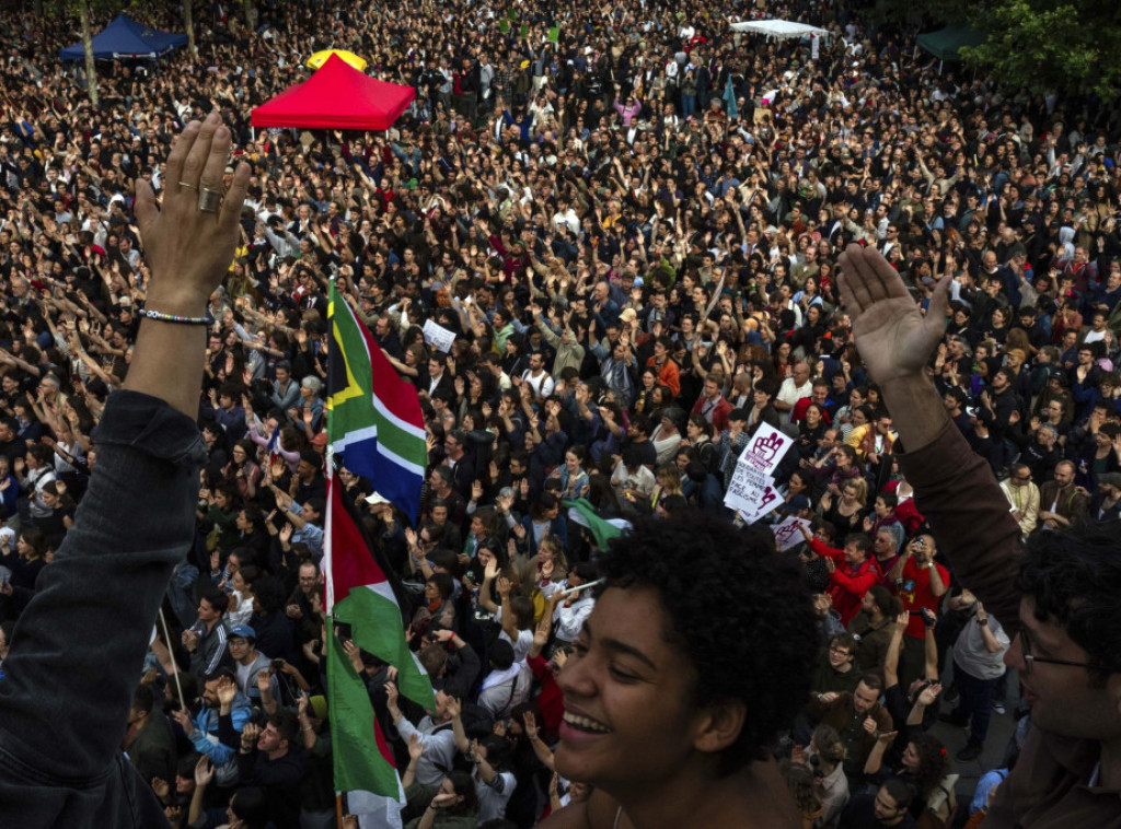 Propalestinski demonstranti na krovu australijskog parlamenta