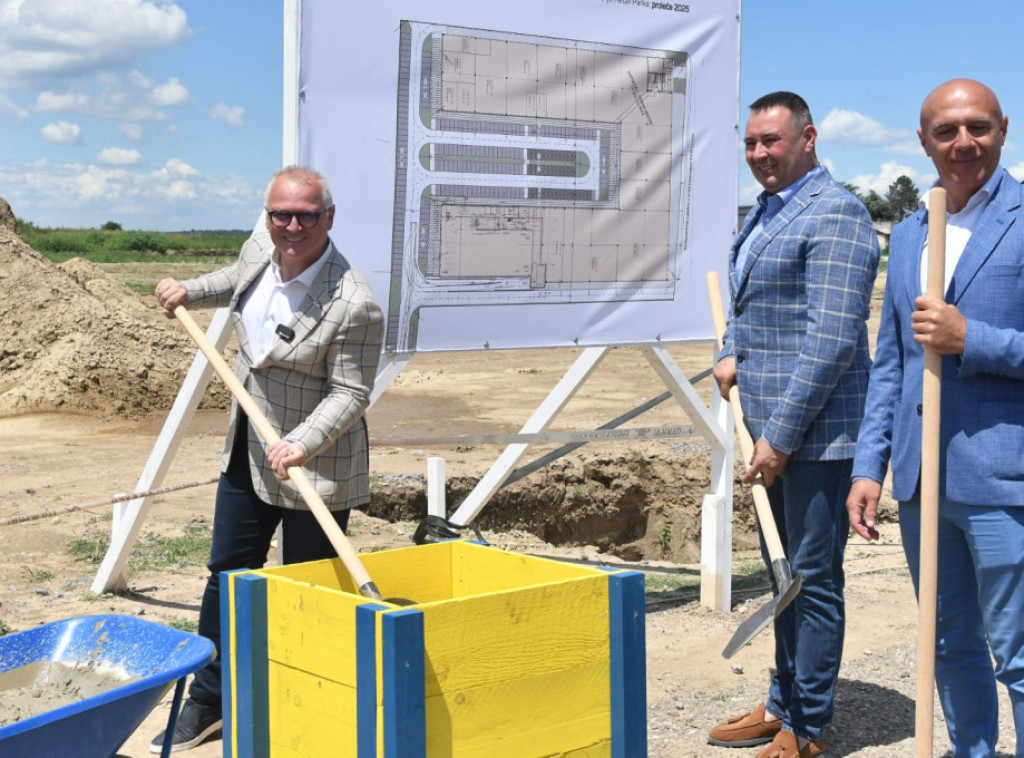 Goran Vesić položio kamen temeljac za izgradnju ritejl parka u Šidu