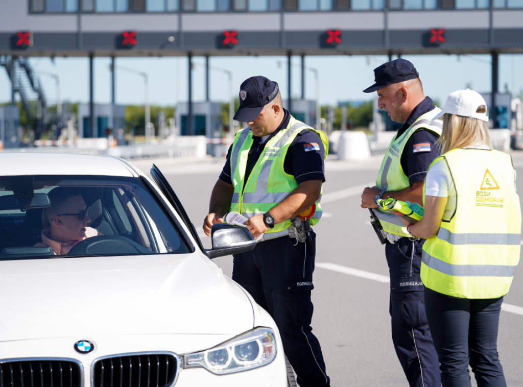 Na putevima Srbije počela kampanja "Vozi odmoran"