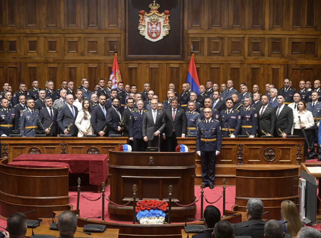 Bratislav Gašić: Srbija ceni ljude koji ulažu u svoje znanje da bi bolje služili otadžbini