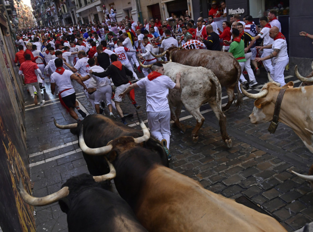 Španija: U trci s bikovima u Pamploni povređeno šest osoba - jedna teže