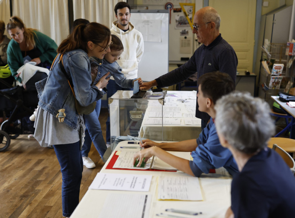 Francuska: Do 12 časova glasalo 26,63 odsto, najveća izlaznost od 1981. godine