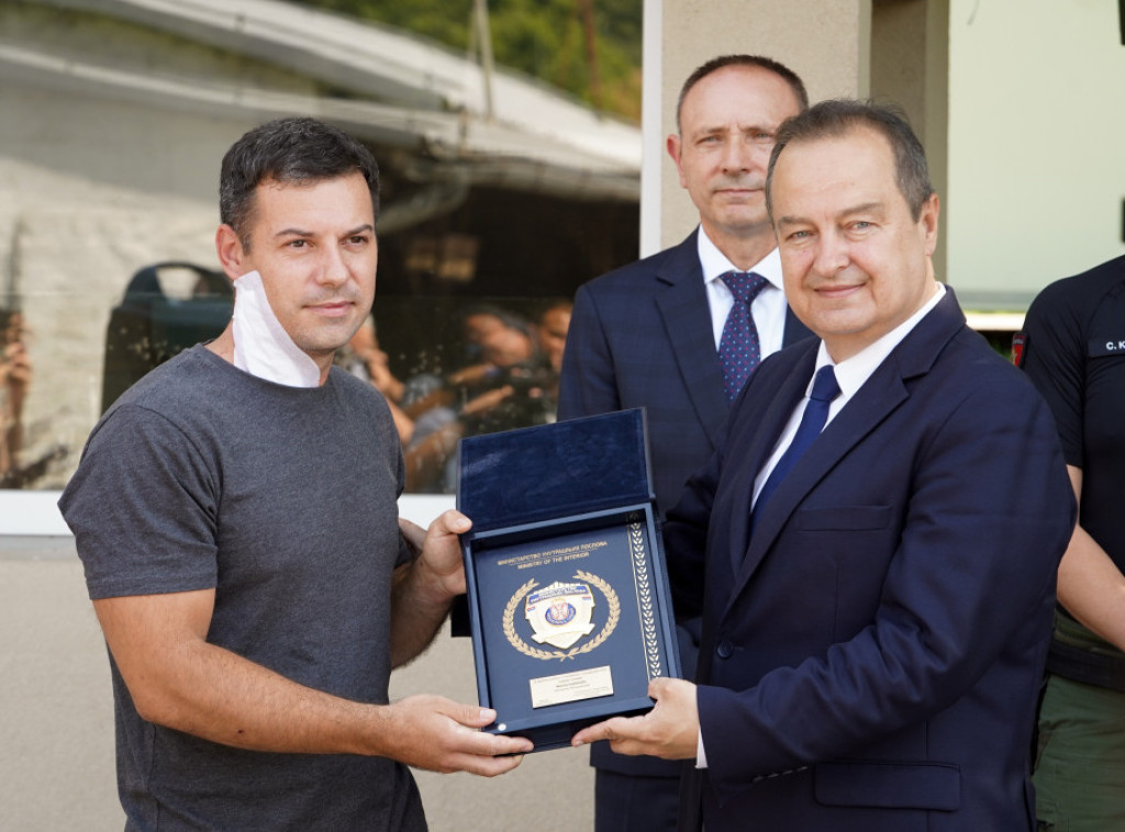 Dacic awards plaque to gendarme wounded in terrorist attack