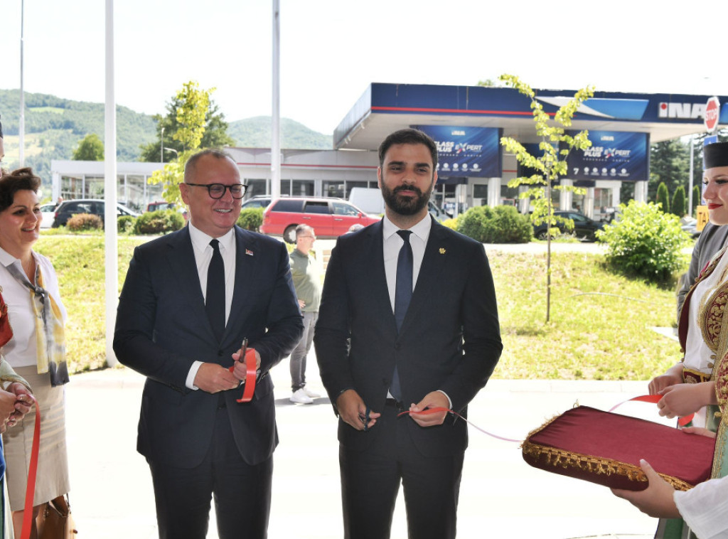 Vesić i Radulović otvorili zajedničku železničku stanicu Srbije i CG u Bijelom Polju