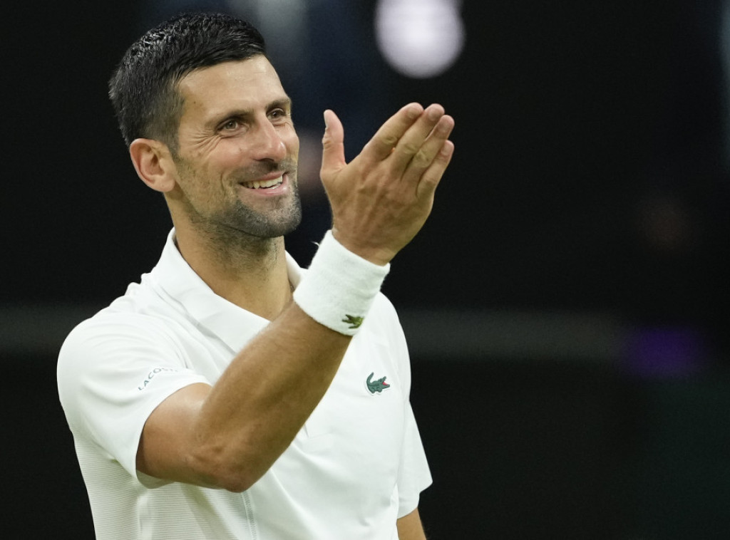 Djokovic through to Wimbledon quarter-finals