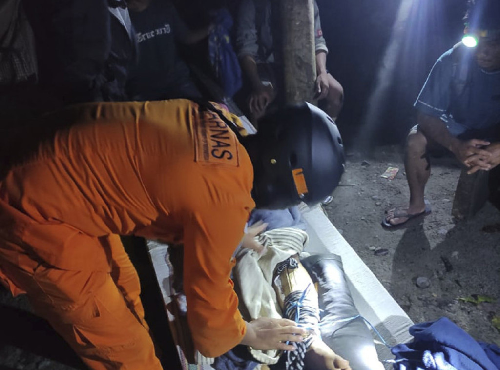 Indonezija: U klizištima poginulo više od 20 osoba, nastavljena potraga za nestalima