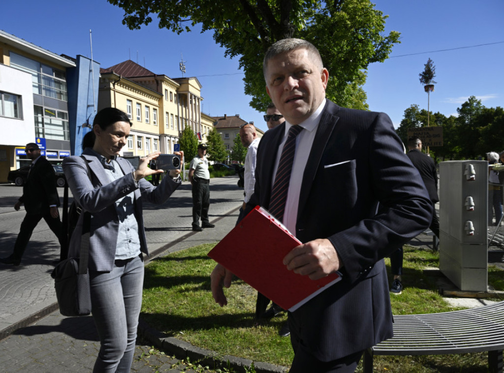 Slovački premijer učestvuje danas na prvoj sednici vlade posle ranjavanja