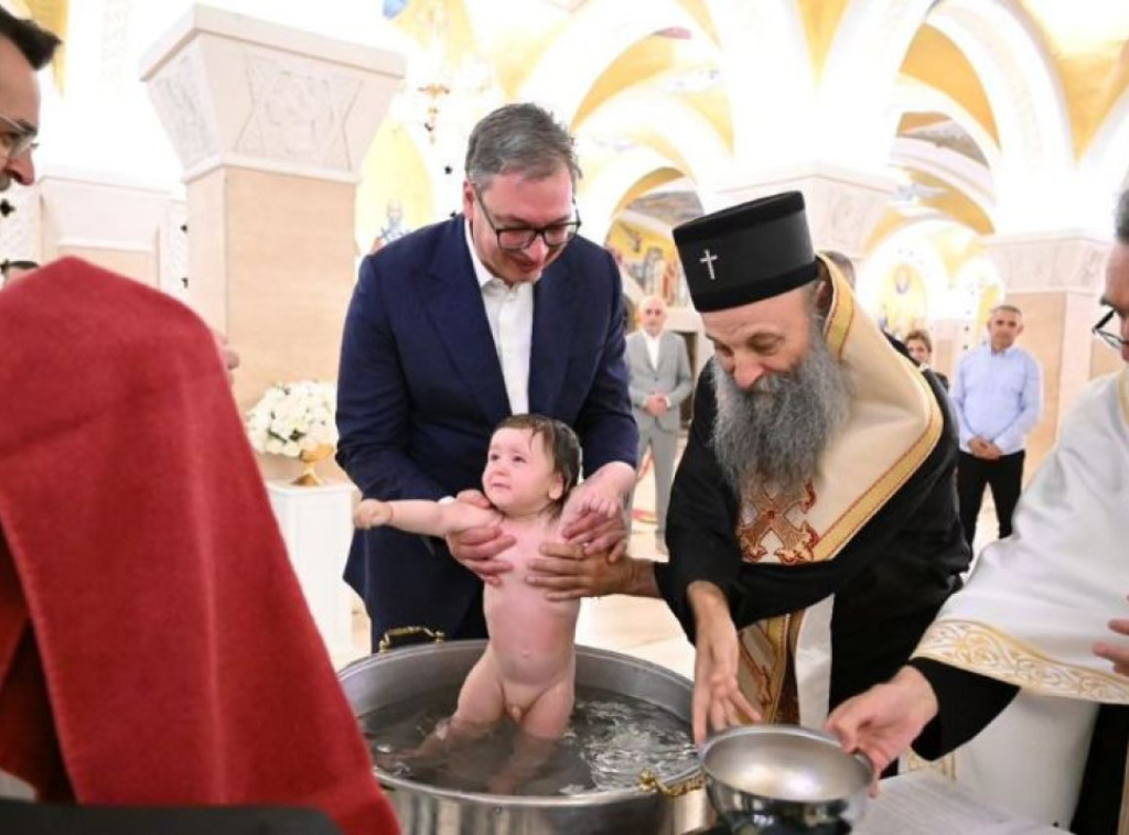 Vučić u Hramu Svetog Save krstio malog Lazara sa KiM