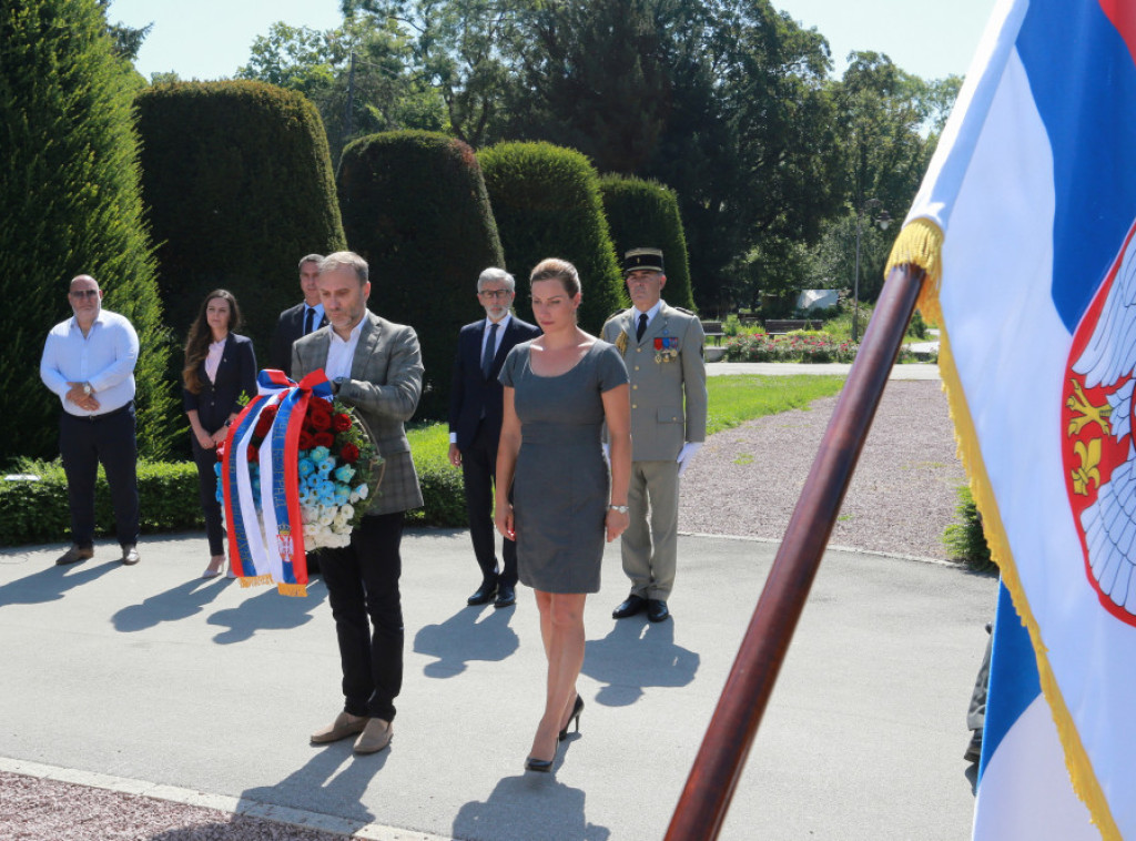 Položen venac na Spomenik zahvalnosti Francuskoj na Kalemegdanu