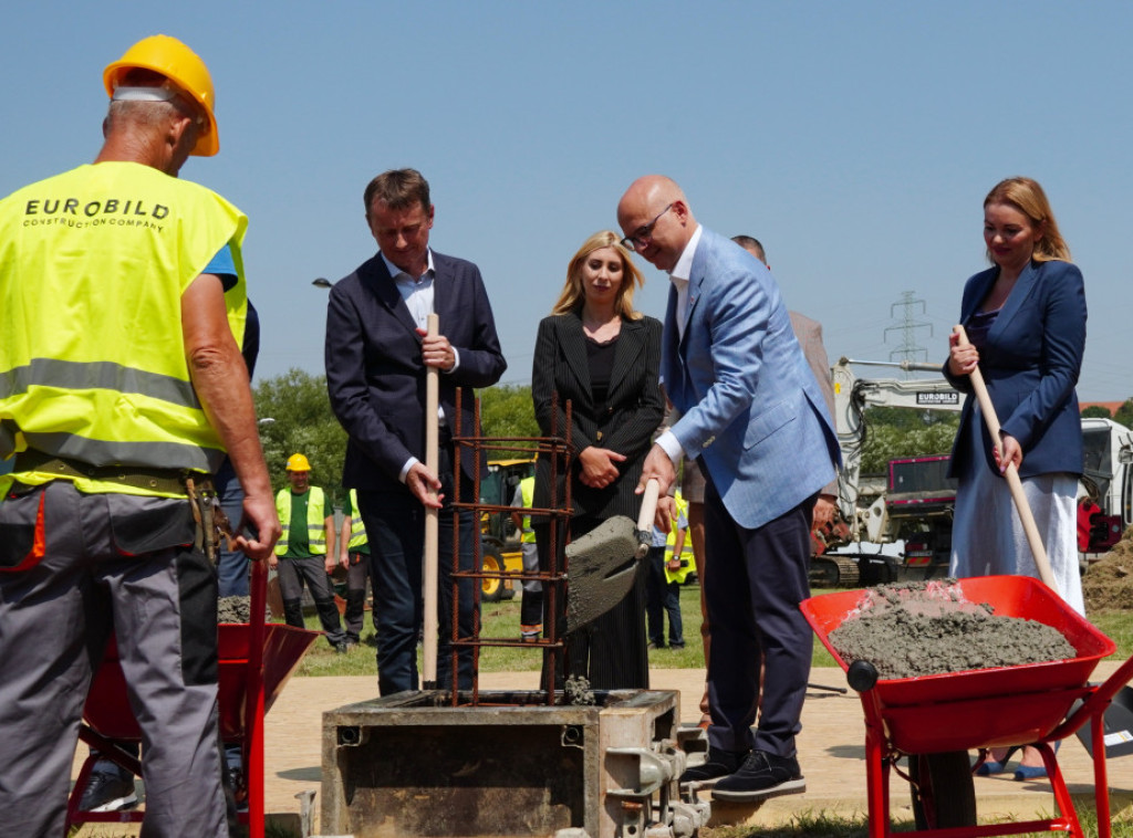 Položen kamen temeljac, 133 izbegličke porodice za 13 meseci dobija stanove na Novom Beogradu