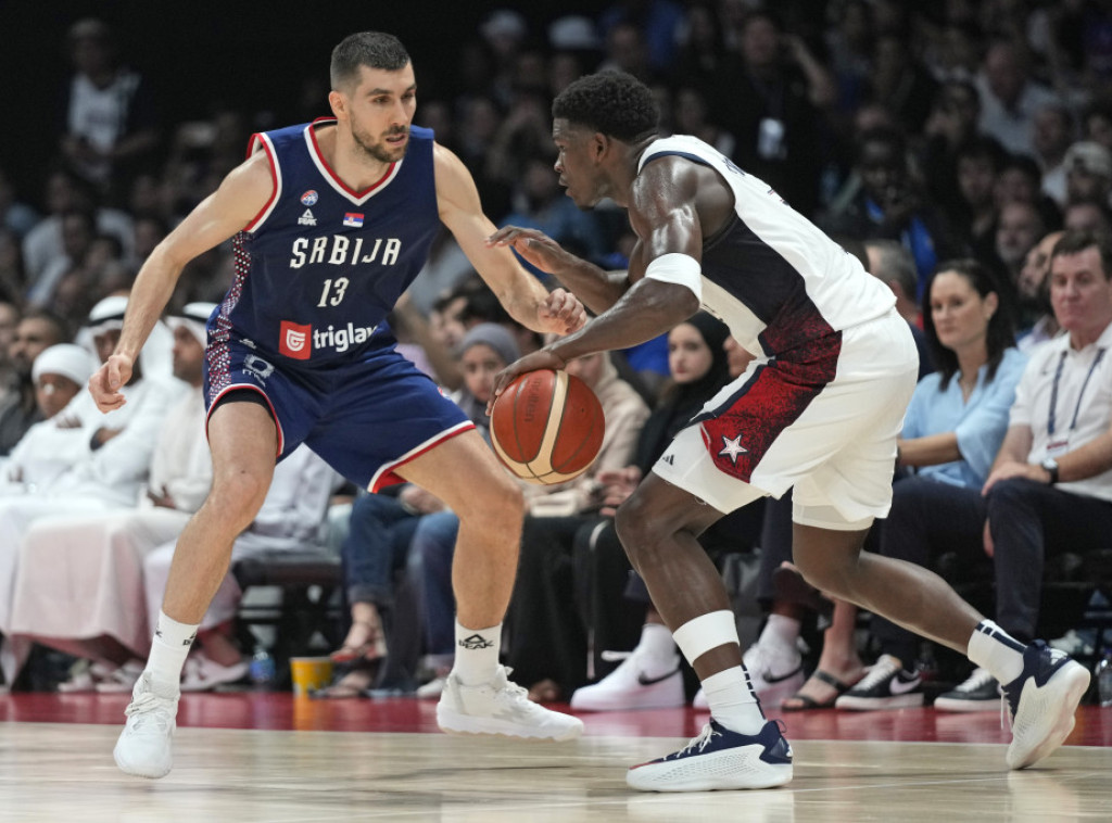 Košarkaši Srbije "odolevali" 15 minuta, Amerikanci ubedljivi u Abu Dabiju