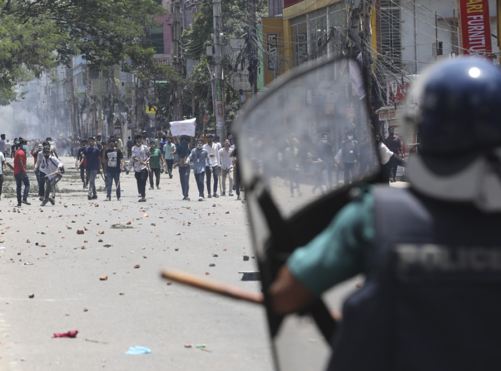 Najmanje 10 osoba poginulo na studentskim protestima u Bangladešu