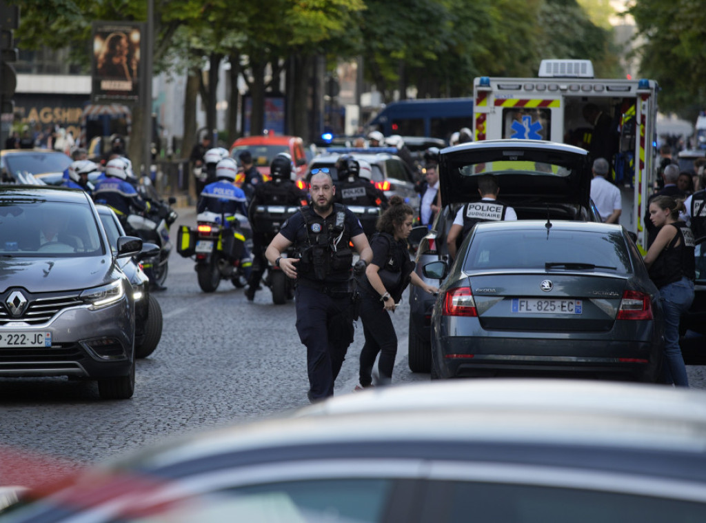 Darmanen: Policajac povređen nožem u centru Pariza, počinilac neutralisan