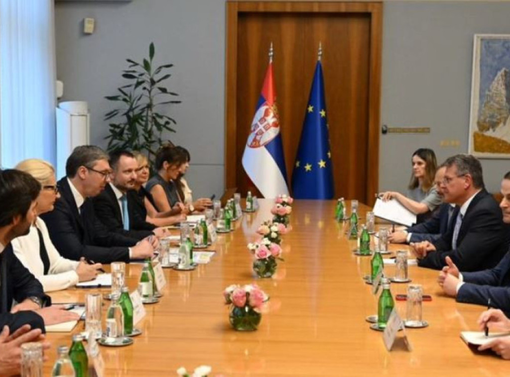 Vučić sa Ševčovičem: Ogroman korak napred na evropskom putu