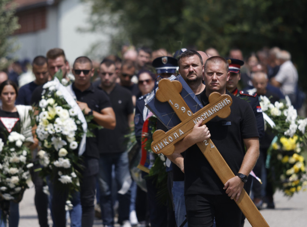 Sahranjen ubijeni policajac, večeras u Domu kulture u Loznici komemoracija