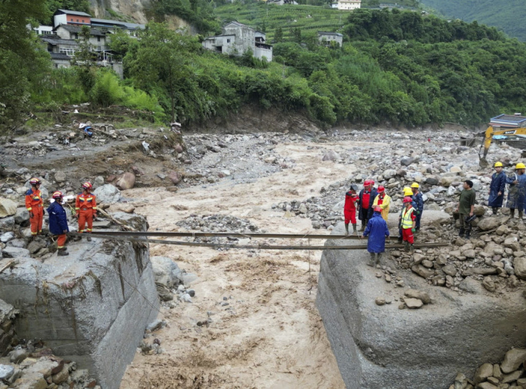 Najmanje 10 osoba poginulo, 29 nestalo nakon poplava na jugozapadu Kine