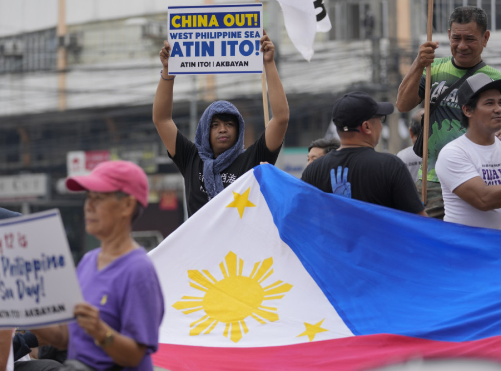 Kina i Filipini postigli privremeni dogovor o upravljanju spornim grebenom Ženai