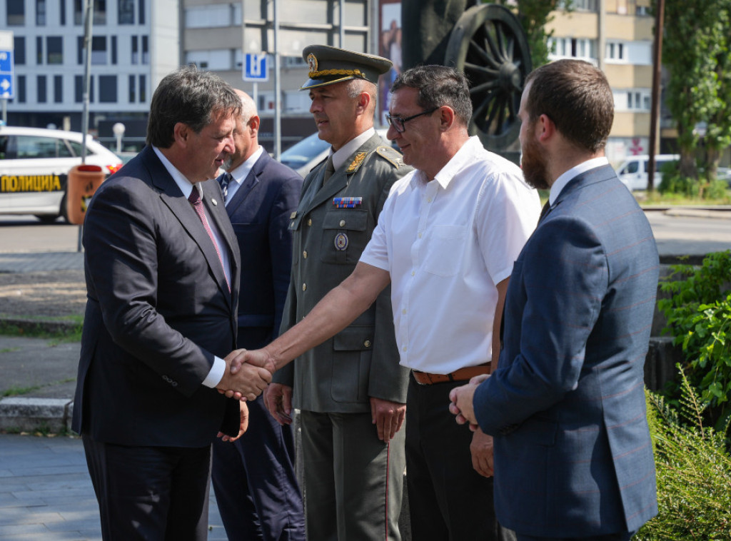 Ministar Gašić obišao fabrike Odbrambene industrije Srbije u Kragujevcu