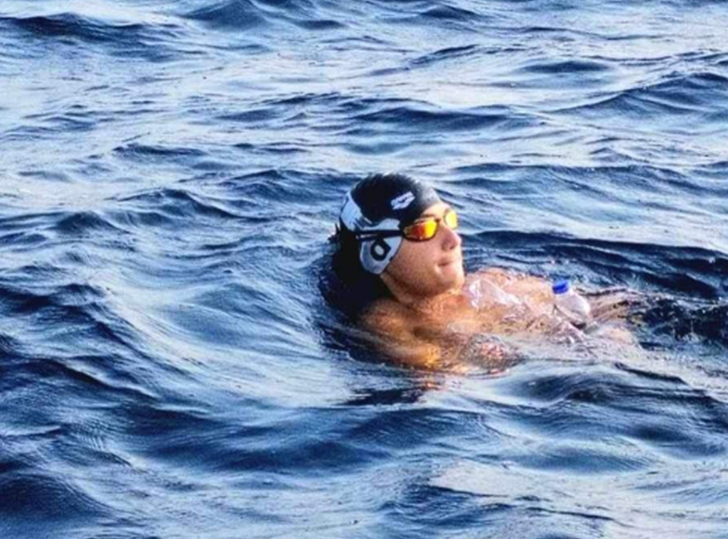 Piroćanac plivao 7 sati, plivanjem napravio krug oko ostrva Amulijani u Grčkoj