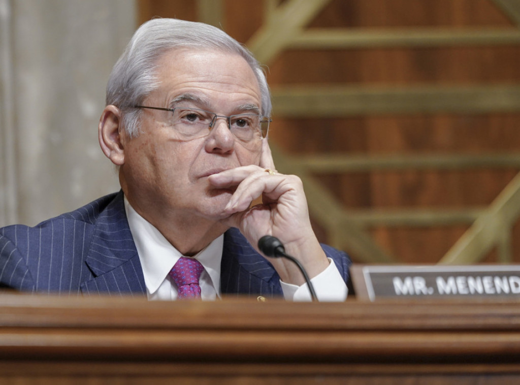 Američki senator Bob Menendez podeneo ostavku