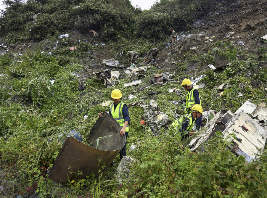 Pronađena 22 tela posle avionske nesreće u Nepalu, pilot hospitalizovan
