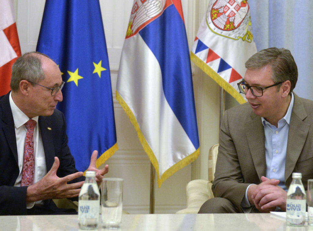 Vucic receives farewell visit from Swiss ambassador