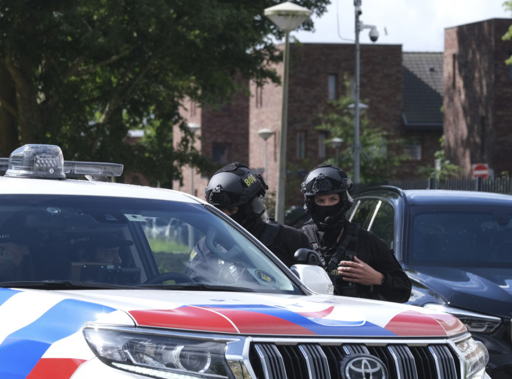 Holandska policija u Amsterdamu uhapsila navijače Vojvodine zbog poruke na majicama