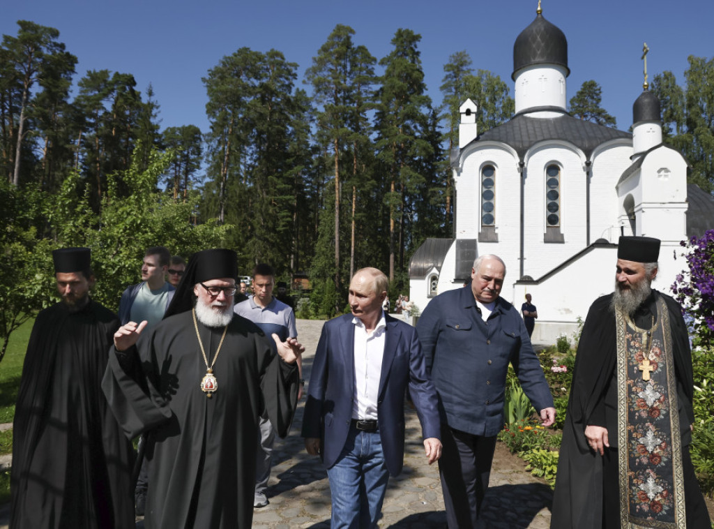 Putin i Lukašenko posetili Romanovski manastir na jezeru Lagoda