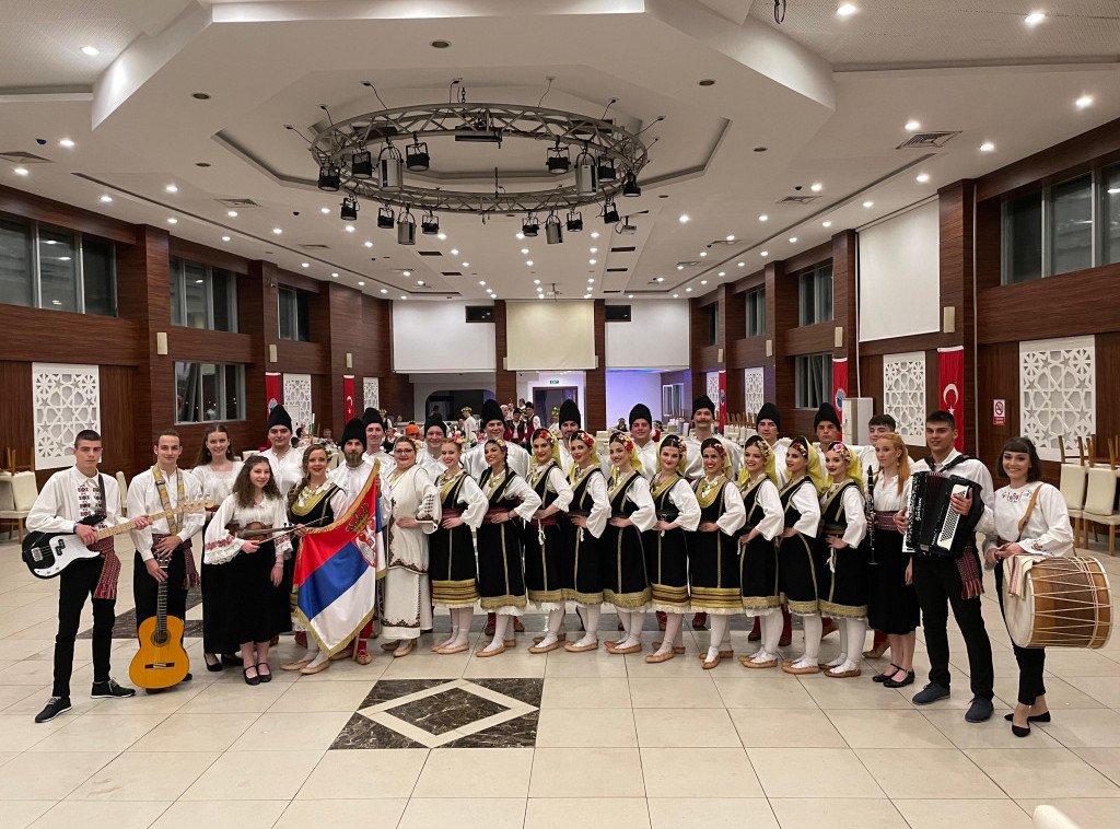 Predstavnici Srbije učestvuju na Međunarodnom festivalu folklora u Portugalu