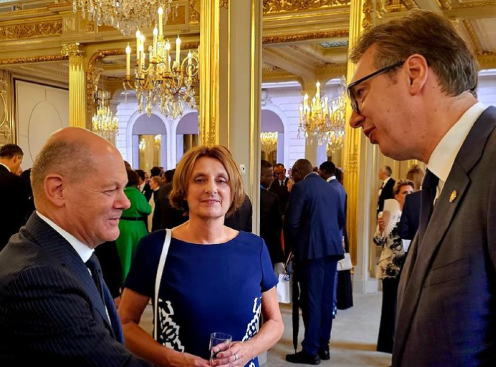 Vucic meets with European, international officials in Paris