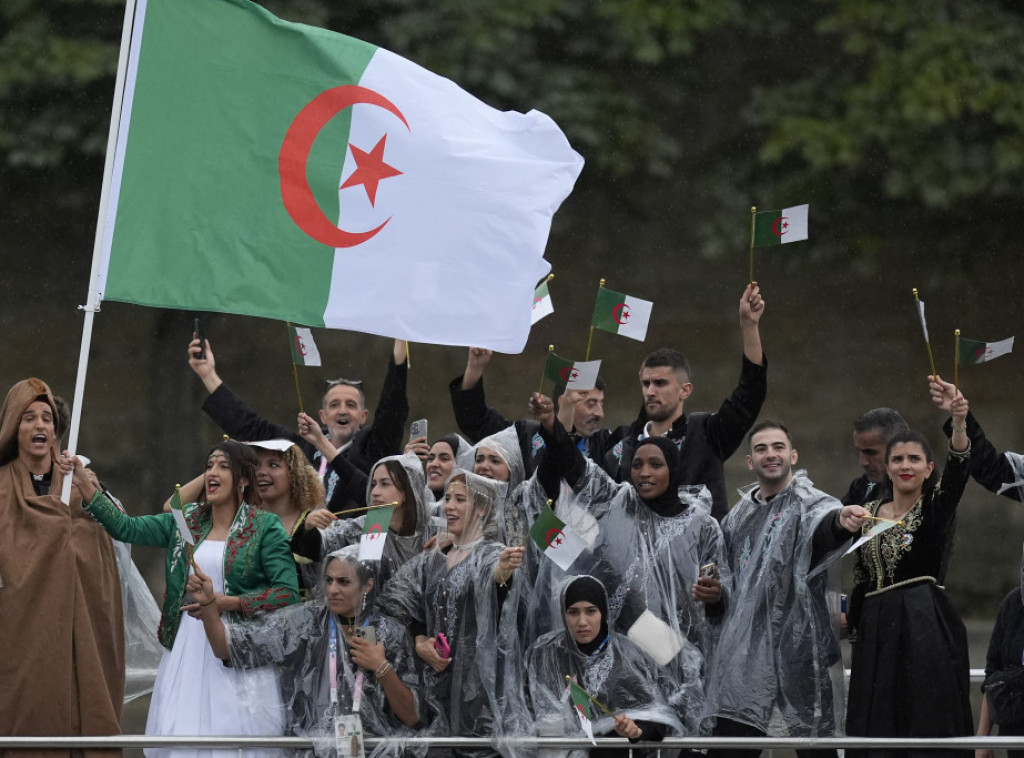 Na otvaranju Olimpijskih igara alžirski sportisti odali počast žrtvama demonstracija 1961. godine