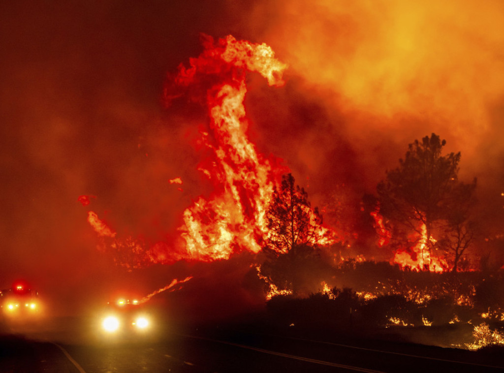 Požar u Kaliforniji,uništeno više od 130 objekata,13. najveći požar u istoriji države
