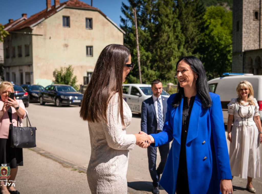 Žarić Kovačević u Drvaru: Srbija pokazuje da vodi računa o srpskom narodu ma gde živi