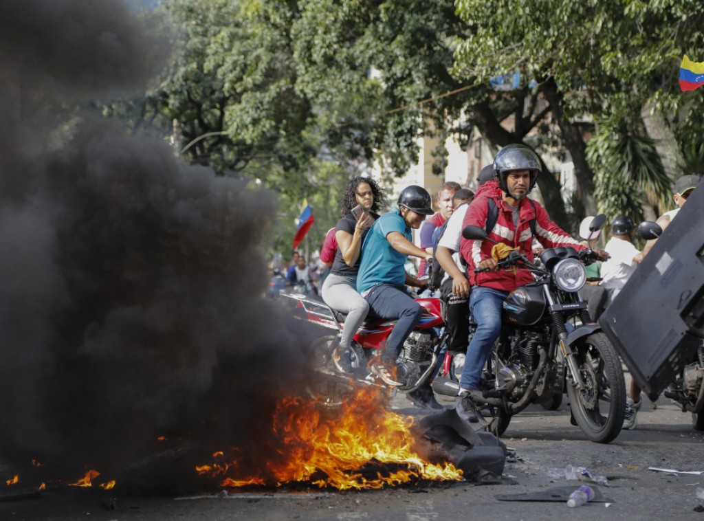 Najmanje tri osobe stradale, 44 povređene na protestima u Venecueli zbog rezultata izbora