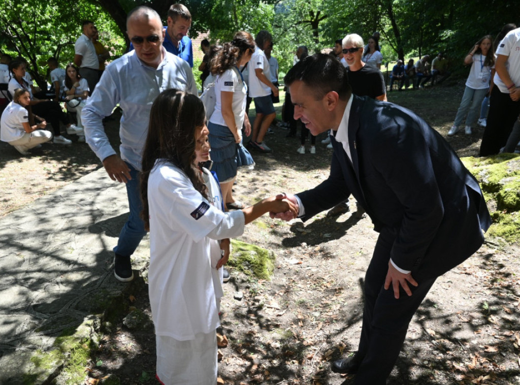 Đorđe Milićević u selu Borač otvorio kulturno-obrazovni kamp na kom učestvuje 150 mališana