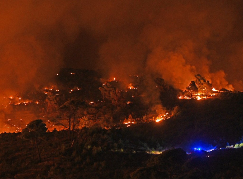 Požar u hrvatskoj opštini Podgora pod kontrolom, turisti evakuisani