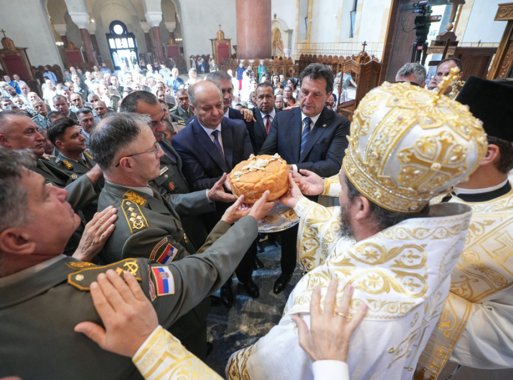 Gašić i Mojsilović prisustvovali liturgiji povodom krsne slave Vojske Srbije