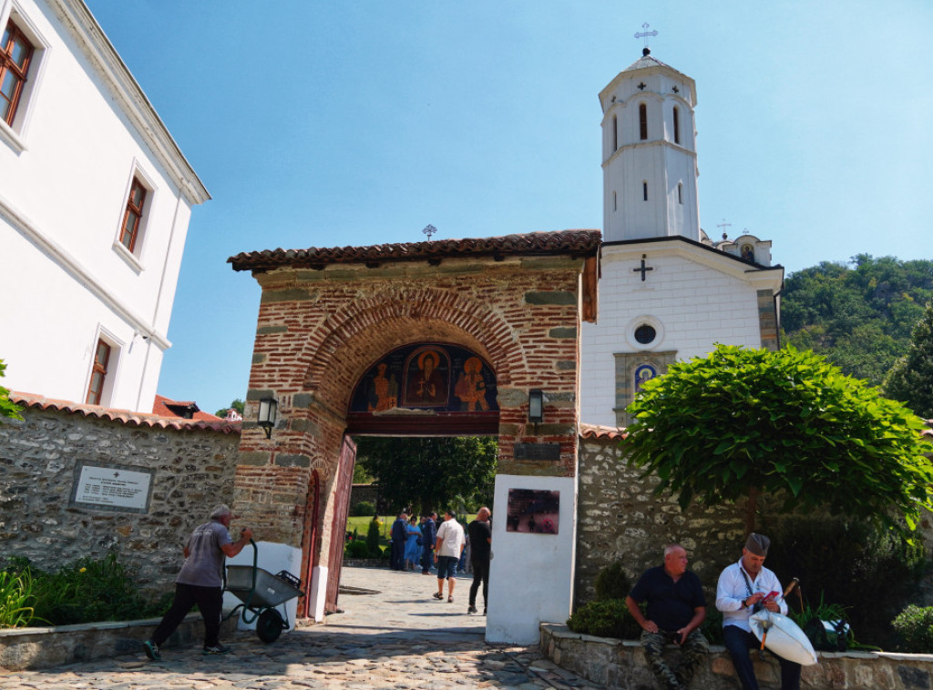 Vučić dočekao Siljanovsku Davkovu u manastiru Prohor Pčinjski